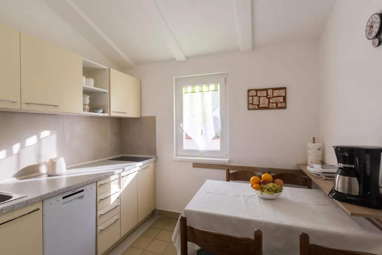 Apartments With A Parking Space Karigador, Novigrad - 2534